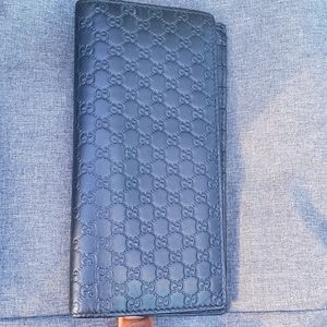 Mens long Gucci wallet used just a couple times